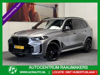 BMW X5 X DRIVE50e M SPORTPAKKET PANORAMADAK LUCHTVERING HEAD-UP DISPLAY NAVIGATIE LEDER ADAPTIVE CRUISE CONTROL PANO SCHUIF/KANTELDAK APPLE CARPLAY/ANDROID RIJSTROOKSENSOREN DODEHOEKSENSOREN 360 CAMERA. Brgl
