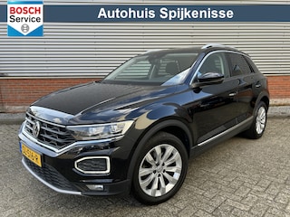 Volkswagen T-Roc 1.5 TSI Sport | Panorama-dak | Trekhaak | Dealer Onderhouden | Achteruitrijcamera | Carplay |