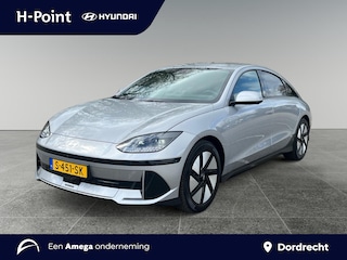 Hyundai Ioniq 6 Lounge 77.4kWh 228pk | LEDER | 800 VOLT ULTRA SNELLADEN | ELEK. VERSTELBARE STOELEN | MEMORY FUNCTIE | 360° CAMERA | APPLE CARPLAY / ANDROID AUTO | ADAPTIVE CRUISE | STOEL + STUURVERW. |