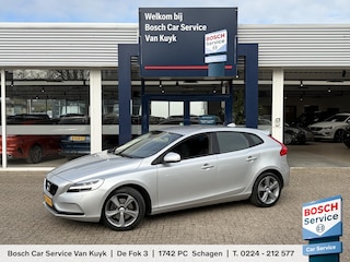 Volvo V40 2.0 T3 Nordic+ / NL-Auto / Dealer-Onderhouden / Standkachel / Stoelverwarming / Cruise-Control / Climate-Control / LED / Radio-Bluetooth / Navi / Verwarmde-Voorruit / PDC-Achter / 17'' LMV / ENZ.