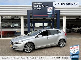 Volvo V40 2.0 T3 Nordic+ / NL-Auto / Dealer-Onderhouden / Standkachel / Stoelverwarming / Cruise-Control / Climate-Control / LED / Radio-Bluetooth / Navi / Verwarmde-Voorruit / PDC-Achter / 17'' LMV / ENZ.
