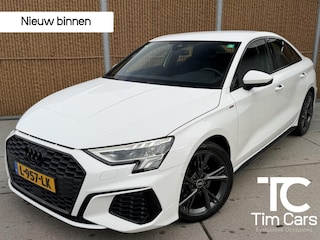 Audi A3 Limousine 30 TFSI S edition Automaat | Stoelverwarming | Inpakeerhulp | Cruise & climate control | Elektrisch inklapbare spiegels | Digitale cockpit | LED verlichting | DAB ontvangst | Parkeersensoren voor en achter