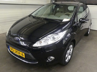 Ford Fiesta 1.4 Ghia - Automaat - Trekhaak - Stoelverwarming