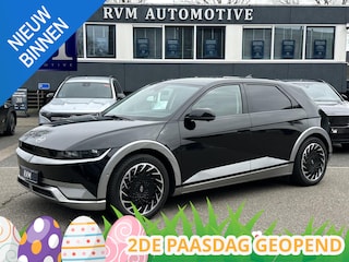 Hyundai Ioniq 5 Lounge 73kWh VAN: 30.900,- VOOR: 28.877,- UW LENTEVOORDEEL: 2.023,- | 100% SOH | AFNEEMBARE TREKHAAK| STOELVERWARMING + VENTILATIE| 360 CAMERA| HEAD-UP DISPLAY| ZONNEPANELENDAK |