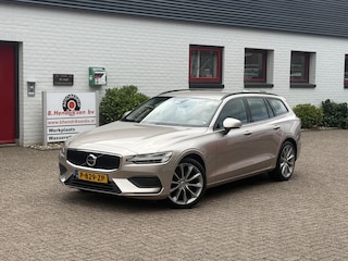 Volvo V60 B3 163pk Mild Hybrid Aut Essential/ Navigatie/ 19 Inch velgen/ Apple Carplay/ DAB/ Camera achter/ 1 Eigenaar/ Origineel NL/ NAP