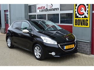 Peugeot 208 1.2 PureTech Style Pack O.a: Trekhaak, 15 inch L.M. met All-Season, Pdc, Clima, Cruise, Navi, Etc.  Rijklaar! All-In prijs.