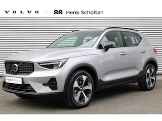 Volvo XC40 B4 Automaat Plus Dark | All-Season Banden | Elektrisch Verstelbare Voorstoelen | Inklapbare Trekhaak | Keyles Entry | Elektrische Achterklep | BLIS | Harman/Kardon Audio | Parkeersensoren Voor & Achter | Achteruitrijcamera | Adaptieve Cruise Control | Pilot Assist | Stoelverwarming | Stuurverwarming