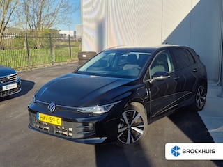 Volkswagen Golf 1.5 eHybrid Life Edition 204Pk DSG/AUTO | Glazen panorama-dak | Achteruitrijcamera | Apple carplay Android auto | DAB | Parkeer  assistent |18"LMV