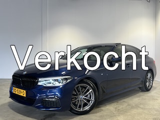 BMW 520i M-sport High Executive | Navigatie | Lichtmetalen Velgen 18" | Elektrisch Glazen Panoramadak | Voorstoelen Verwarmd | PDC Voor en Achter | Lederen Bekleding | Cruise Control | Airco |