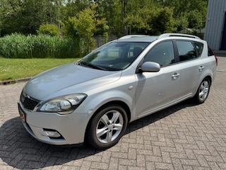 Kia Ceed Cee'd Sporty Wagon 1.4 CVVT Navigator Plus Pack NAVI CRUISE CAMERA TREKHAAK AFNEEMBAAR
