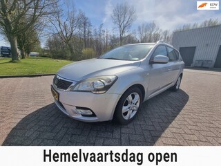 Kia Ceed Cee'd Sporty Wagon 1.4 CVVT Navigator Plus Pack NAVI CRUISE CAMERA TREKHAAK AFNEEMBAAR
