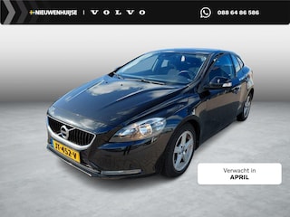 Volvo V40 2.0 T2 Base | All season banden | Airconditioning | Radio CD speler | Elektrische ramen | Automatische verlichting | 16 inch lichtmetalen velgen | Start stop systeem | Snelheid limiter |
