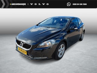 Volvo V40 2.0 T2 Base | All season banden | Airconditioning | Radio CD speler | Elektrische ramen | Automatische verlichting | 16 inch lichtmetalen velgen | Start stop systeem | Snelheid limiter |