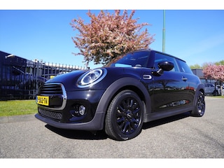 Mini Cooper 3-Deurs (f56) 1.5 136pk Airco P-dak Xenon Navi Sportstoelen NL-Auto