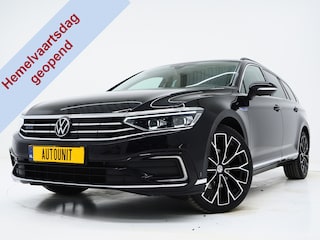 Volkswagen Passat Variant 1.4 TSI PHEV GTE | Panoramadak | Massage | Camera | Virtual | Keyless | Adaptive Cruise | Carplay