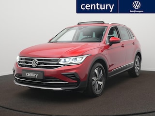 Volkswagen Tiguan 1.4 TSI eHybrid Elegance Automaat - Panoramisch schuif-kanteldak - LED - Navigatie - Trekhaak - 360 Camera