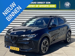 Alfa Romeo Junior Elettrica Speciale 54 kWh Navigatie | Camera | Sabelt interieur | Panorama Dak | LED Matrix | Elektrische Achterklep | Uniek exemplaar