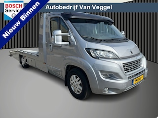 Peugeot Boxer 435 2.2 BlueHDi tijhof oprijwagen luchtvering, cruise, clima, trekhaak