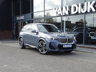 BMW X1 sDrive20i M Sport Pano.Dak Head-Up Harman/Kardon 360 Camera Park-Plus Leder Driving Ass. Adaptief M-onderstel 19"LM Velgen