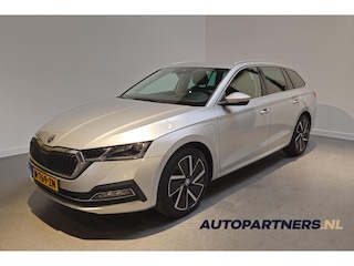 Skoda Octavia Combi 1.4 TSI iV PHEV Business Edition Stoelverwarming voor en achter - Stuurverwarming - Apple Carplay/Android Auto - Dodehoekdetectie - Adaptive Cruise - Trekhaak - Virtual Cockpit -