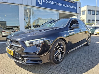 Mercedes-Benz A-klasse 180 AMG Line / navigatie / camera / sfeerverlichting / keyless