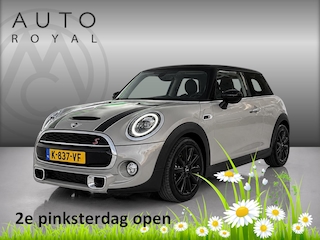 Mini Mini 2.0 60 Years Edition AUTOMAAT| PANORAMADAK| NAVIGATIE| AIRCO/ECC| SPORT INTERIEUR| XENON| PARKEERSENSOREN