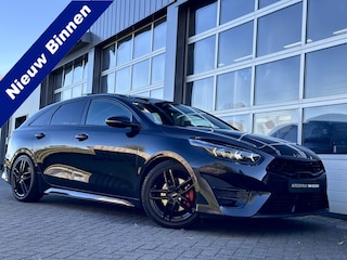 Kia ProCeed 1.5 T-GDi GT-PlusLine | Automaat | Panodak | Black Edition | Adapt Cruise | Zomer/winterset | Camera | Navi | Incl btw | Fabrieksgarantie
