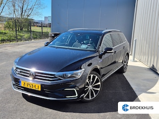Volkswagen Passat Variant 1.4 TSI PHEV GTE Business 218Pk DSG/AUTO | Trekhaak | Glazen panorama-dak |  Head-up display | stoel/stuurverwarming | Achteruitrijcamera | Cruise control adaptief | Navigatie | 19"LMV