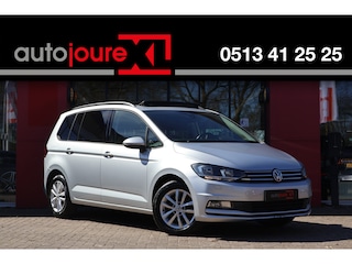 Volkswagen Touran 2.0 TDI SCR Highline | Panoramadak | Navigatie | Climate | Trekhaak |