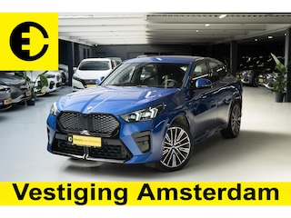 BMW iX2 eDrive20 65 kWh | 98,3% SOH | Alcantara stoelen | Camera