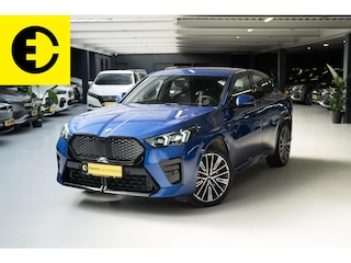 BMW iX2 eDrive20 65 kWh | 98,3% SOH | Alcantara stoelen | Camera