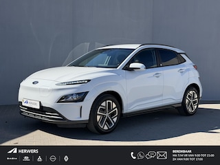 Hyundai Kona EV Comfort Smart 39 kWh / SOH 100% / Fabrieksgarantie tot 02-2027 / Dealer onderhouden / 8 Jaar Batterij Garantie / Warmtepomp / LM 17" & All Season banden / Camera / Apple Carplay & Android Auto / CCS Snelladen /