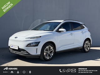 Hyundai Kona EV Comfort Smart 39 kWh / SOH 100% / Fabrieksgarantie tot 02-2027 / Dealer onderhouden / 8 Jaar Batterij Garantie / Warmtepomp / LM 17" & All Season banden / Camera / Apple Carplay & Android Auto / CCS Snelladen /