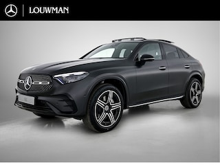 Mercedes-Benz GLC 300 e 4MATIC Sport Edition | Premium | Winterpakket | Nightpakket | Treeplanken in aluminiumlook | Trekhaak | Stoelventilatie/- verwarming | AMG spoiler | Panoramaschuifdak |