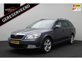 Skoda Octavia Combi 1.8 TSI Laurin & Klement 2011 | Schuif Kantel Dak | Elektrische Memory Stoelen | Stuurwiel Bediening | Cruise Control | Trekhaak | Navigatie | Boekjes | 2 Sleutels | Lichtmetalen Velgen
