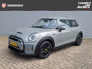 Mini Mini Classic 33 kWh AUTOMAAT | Navigatie | Cruise | Climate | Sensoren | Apple Carplay/Android Auto