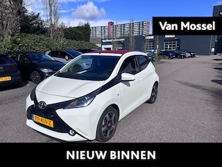Toyota Aygo 1.0 VVT-i x-pose 70 PK | Elektrisch Vouwdak | Achteruitrij Camera | Climate Control | Cruise Control | Navigatie | Apple Carplay | Android Auto | Lichtmetalen velgen |