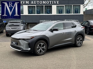 Toyota bZ4X Premium 71 kWh VAN: 39.900,- VOOR: 36.877,- UW LENTEVOORDEEL: 3.023,- | MEGA VOLLE AUTO | 10 jaar TOYOTA GARANTIE | TREKHAAK