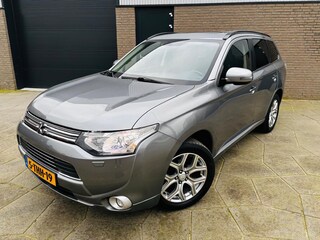 Mitsubishi Outlander 2.0 PHEV Instyle| 4WD |TREKHAAK|AUTOMAAT|Zwart leder|Shuif/kantel elec.|
