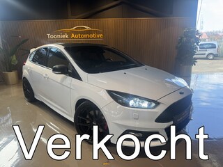 Ford Focus 2.0 EcoBoost ST-3 251 PK Carbon dak 19 inch OZ velgen Recaro leder interieur, getuned naar boven de 300 pk