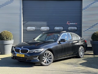 BMW 320i High Executive | Panoramadak | Camera | Lederen Bekleding | Stoelverwarming | Sportstoelen |