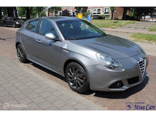 Alfa Romeo Giulietta 1.4 T DISTINCTIVE / PDC / CLIMATE / NAVI