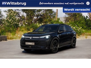 Volkswagen T-Roc 1.5 eTSI 150 pk R-Line First Edition / Panoramadak / Head-Up / Side Assist / 360 Camera / Trekhaak / 20'' LMV