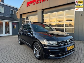 Volkswagen Tiguan 1.4 TSI ACT Highline Business R-Line / Pano / Virtual / ACC / Leder / Trekhaak / Zeer Kompleet.