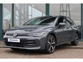 Volkswagen Golf Life Edition eHybrid Inclusief €2000,- inruilvoordeel | Trekhaak, elektrisch uitklapbaar | 'App-Connect' draadloze smartphone integratie | Achterbank in ongelijke delen neerklapbaar incl. middenarmsteun en doorlaadmogelijkheid | Achteruitrijcamera (Rear View)