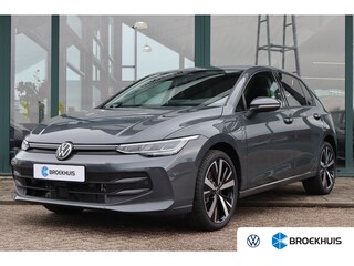 Volkswagen Golf Life Edition eHybrid | 'App-Connect' draadloze smartphone integratie | Achterbank in ongelijke delen neerklapbaar incl. middenarmsteun en doorlaadmogelijkheid | Achteruitrijcamera (Rear View)
