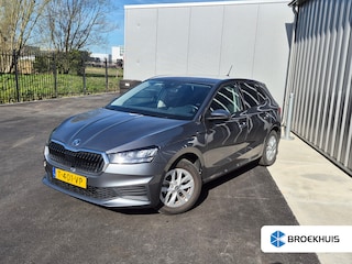 Skoda Fabia 1.0 MPI Ambition 80 Pk | Cruise control | Airco | Apple carplay Android auto | DAB Parkeersensor Achter | 15"LMV