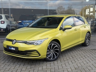 Volkswagen Golf 8 | Automaat | 1.0 eTSI | Carplay | Adaptive CC | Key-less | Dodehoek-assistent - Noodremsyst assist - Snelh-/afstandsreg- Camera Interesse in een bezichtiging of proefrit, bel of app met 06-24282842 / 06-42130156