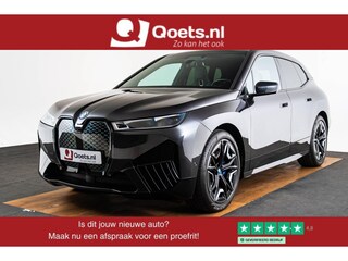 BMW iX xDrive50 High Executive 112 kWh Sportpakket - Trekhaak - Panoramadak - Multifunctionele stoelen - Stoelventilatie - BMW Laserlight - Driving/Parking Assistant Professional - Harman Kardon -