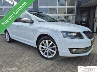 Skoda Octavia Combi 1.4 SCHUIFKANTELDAK XENON PDC NAP NAVI